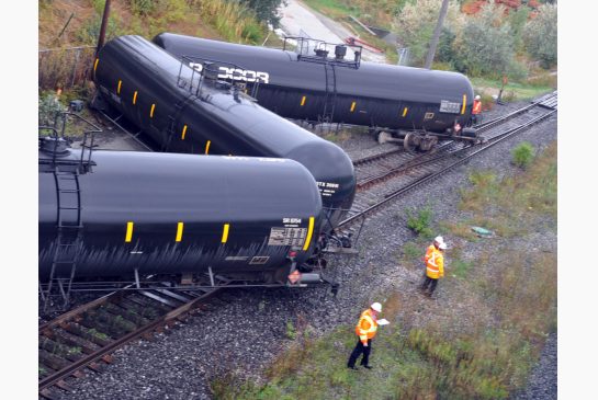 train_derails.jpg.size_.xxlarge.letterbo